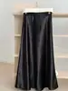 Saia de acetato com toque de luxo leve e alta qualidade, modeladora e com bom caimento, silhueta elegante em A, saia longa acetinada estilo sereia que abraça o corpo