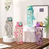 Taza deportiva de plástico con tapa abatible transfronteriza, taza linda con estampado, taza de plástico para estudiantes, portátil para exteriores, gran capacidad, taza con popote, venta al por mayor