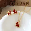 Nuevo Collar con Colgante Versátil de Caballo Rojo con Circonita Microincrustada, Estilo Versátil de Lujo Ligero Nicho de Gama Alta para Mujeres