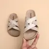 Chinelos de Moda com Tiras Cruzadas e Solado Grosso Modelo 2026 para Primavera e Verão, Sandálias Casuais de Praia Elegantes para Calçar Facilmente