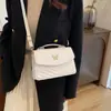 Bolsa Transversal Minimalista da Moda 2025 Outono Nova Versão Coreana Acolchoada Bolsa de Ombro Nicho Versátil de Mão Pequena Bolsa Quadrada
