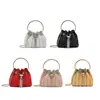 Bolso Cubo Nuevo Estilo Invierno 2026 Tachonado con Diamantes + Perlas Bolso de Mano Versátil de Moda Bolso Bandolera con Cadena para Fiesta