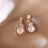 Nuevos Pendientes de Abanico con Perla y Circonita Estilo Chino para Mujer Pendientes de Botón de Lujo Ligero de Alta Gama Estilo Chino Temperamento de Nicho Joyería Versátil para Orejas