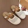 Meias-pantufas retrô de nicho com bico fechado para mulheres, novo estilo de verão 2026, pantufas casuais de malha confortáveis para uso interno e externo