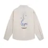 Camisa de manga comprida com estampa de baleia sci-fi, moda high-street masculina, design criativo e único, corte solto, com gola de lapela, adequada para uso casual no outono