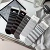 Calcetines de longitud media para mujer con etiqueta de tela de rayas finas estilo Melard, calcetines apilables simples estilo coreano para otoño e invierno, calcetines versátiles para mujer