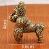 Mesa de té de diamante Gorilla de latón antiguo Mascota de té Animal de escritorio de oficina Adornos pequeños Adornos de fundición de cobre