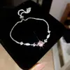 Pulsera de Metal con Corazón y Flor de Circonita Super Brillante, Lujo Ligero, Gama Alta, Elegante, Moderna, Joyería de Mano Exquisita y Versátil para Mujeres