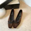 Sapatos Mary Jane Wind Bico Quadrado Aumento Interno de Altura Sapatinhos de Ballet Fada Femininos Camurça Laço Baixo Suave Sapatos de Salto Baixo