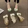 Sandalias Baotou para Mujer 2025 Verano Nuevo Ins Versátil Retro Hebilla Tacón Grueso Antideslizantes Zapatos Mary Jane Modernos