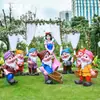 Escultura de Personagem de Desenho Animado Grande de Fibra de Vidro para Exterior Anão da Branca de Neve Artesanato Enfeites Decorativos para Jardim de Infância