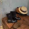 Botas de Cano Curto de Lona Color Block Retrô Femininas Bico Redondo Fivela Botas de Trabalho Western Estilo Maillard Emagrecedoras Casuais Botas de Cano Médio
