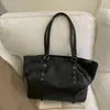 Nova bolsa tote estilo retrô 2026 para mulheres, com grande capacidade, design estiloso, cor sólida e adequada para o trabalho e uso diário