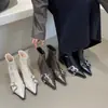 Otoño/Invierno 2026 Botines Cortos de Piel con Punta Aguda y Hebilla Tacón Grueso Estilo Coreano para Mujer Cremallera Trasera Piel Suave Botines Cortos de Moda
