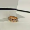 Anillo Coco Chanel con Tachuelas de Diamantes Versión de Alta Gama con Diamantes Diagonales y Patrón Estrellado, Anillo Liso de Banda Ancha y Estrecha, Apilable, Oro Rosa de 18K
