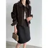 Saia Midi Reta com Barra Enrolada Estilo Coreano Lu Xi para Mulheres 26 Outono Versátil para o Trabalho com Cinto Saia Midi em Linha A 10069
