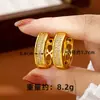 Brincos de Zircônia com Design Simples e Superfície Larga para Mulheres Brincos de Ouro com Areia Vietnamita Estilo de Luxo Leve Tendência Joias Transfronteiriças Duradouras