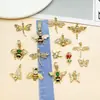 Accesorio de colgante de libélula, abeja, mariposa hueca con microincrustaciones de circonita, chapado en oro de 18k sobre cobre, para llavero de bricolaje, joyería