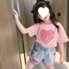 Conjunto de Moda Duas Peças para Meninas Verão 2025 Novo Roupa Infantil Tops de Manga Curta com Coração Lantejoula e Jeans Rasgado