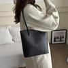 Bolso de Viajero para Mujer 2024 Nuevo Bolso Tote Popular de Gran Capacidad de Este Año Bolso de Cubo de Hombro Retro de Otoño e Invierno