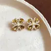 Brincos de Tarraxa Flor de Zircônia Banhados a Ouro 14K Real Luxo Leve Moda de Alto Padrão Brincos Exquisitos Acessórios de Brinco Versáteis de Nicho para Mulheres