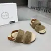 Sandalias peludas de una tira para mujer, nueva colección principios de otoño 2026, modernas y a la moda, versátiles, de suela plana, de suela suave, zapatos peludos retro