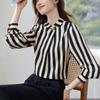Foto Real da Nova Coleção Primavera & Outono 2025 Camisa Elegante para o Trabalho de Manga Longa com Gola Alta Botão Metálico Listrada Tops para Mulheres