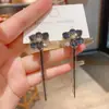Pendientes de Cadena con Borla de Flor de Diamante Incrustado de Aguja Plateada Lujo Accesible Pendientes Retro Elegantes Moda de Nicho Pendientes de Alta Gama para Mujer