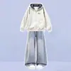 Conjunto de jaqueta com zíper e capuz estilo americano para meninas, primavera e outono de 2026, combinado com jeans da moda com gravata borboleta