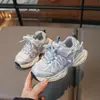 Zapatillas dad para niños 2026 primavera y otoño nuevo estilo versión coreana para niñas transpirables de malla zapatillas deportivas mariposa perla flor zapatos de moda