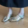 Zapatos planos decorativos de punta cuadrada con una sola tira y parte superior de piel, Zapatos planos de punta poco profunda 2026 para mujer, Nuevo diseño de estilo francés para otoño con flores de pedrería