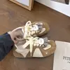 Zapatillas planas de estilo alemán ugly-cute para mujer, nuevo modelo otoño 2026, chic, nicho, versión coreana, de piel, versátiles, deportivas
