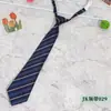 Nueva Corbata JK Fresca de Primavera/Verano para Hombre y Mujer con Rayas Diagonales Estudiante Escolar Cremallera Corbata Perezosa Venta al por Mayor