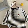 Camiseta Listrada de Manga Longa Infantil 2025 Nova Coleção Primavera e Outono Meninos e Meninas Tendência Desenho Animado Camiseta Básica para Crianças Camiseta Estilosa