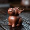 Mascota de té de arcilla púrpura Zodiac Buey Figura pequeña Escultura hecha a mano Dahongpao Juego de té Accesorio para mesa de té Artesanías Cerámica Se puede usar para guardar té