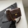 Bolsa Pequena Vintage Bordada com Pedras para Mulheres 2026 Nova Moda Versátil Bolsa Transversal com Corrente Bolsa de Ombro Tendência Mais Vendida