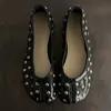Versión de piel de oveja - Zapatos planos casuales de punta dividida con remaches vintage para mujer, modelo 2026, nuevos para uso en exteriores