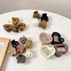 Presilha de Cabelo Elegante e Estilosa de Tubarão Grande na Cor Café para Cabelos Grossos, Adequada para o Dia a Dia, Acessório de Cabelo Simples e Sofisticado para a Parte de Trás da Cabeça