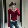 Estilo Novo Outono e Inverno Veludo Alemão Gola V Botões Patchwork Falso Duas Peças Manga Longa Camiseta Slim Fit Afunilamento na Cintura Top Versátil para Mulheres