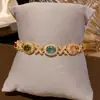 Pulseira Retro Europeia e Americana com Fivela de Flor Oval em Zircônia, Pulseira Fashion e Versátil, Pulseira de Luxo Leve e de Alta Qualidade