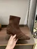 Botines de gamuza plisados estilo francés para mujer, colección otoño 2026, con tacón oculto, punta fina, ajuste ceñido, cierre de cremallera en la parte trasera, tipo calcetín, modernos y a la moda