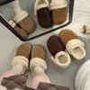 Pantuflas retro de suela gruesa, que aumentan la altura, forradas de felpa, de punta cerrada para mujer, adecuadas para usar al aire libre, nuevas de otoño/invierno 2026, cálidos, zapatos de algodón forrados de felpa