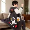 Nuevos Pijamas de Franela para Niños Otoño Invierno Estilo Largo Conjunto Bata Forro Polar Coral Pijamas Infantiles Niños Medianos y Grandes Ropa de Casa