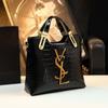 2026 Nuevo Bolso de Moda Sencillo y Elegante con Patrón de Cocodrilo para Madres de Mediana Edad, Bolso Cruzado de Hombro Tipo Cubo de Piel Genuina