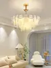 Lámpara de araña para sala de estar estilo francés con decoración de plumas, vidrio y perlas vintage, lámpara de dormitorio moderna simple romántica de lujo ligero, lámpara de comedor
