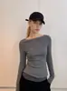 Início do outono, deslumbrante e bonito, um top chique de ombro a ombro com decote quadrado, uma camiseta justa com decote canoa, perfeita como peça para sobrepor