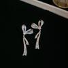 Agulha de prata Super Flash Diamond Leaves Brincos de borla Brincos elegantes e modernos Brincos de design de nicho femininos Brincos leves de luxo de alta qualidade Sense