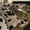 Juego de Cuatro Piezas Estilo Merade de Imitación de Piel de Conejo de Lujo Ligero Clase A Sábana Bajera Gruesa de Coral Fleece Retro Funda de Edredón