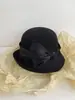 Chapéu Elegante de Aba Enrolada para Mulheres, Leve e Respirável, com um Toque de Luxo, Design Vazado Que Faz o Rosto Parecer Menor