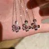 Collar de Flor de Cerezo con Diamantes Brillantes Calados Estilo Floral de Primavera 2026 Nuevo Vintage Dulce Diseño de Nicho Cadena para Clavícula Personalizada